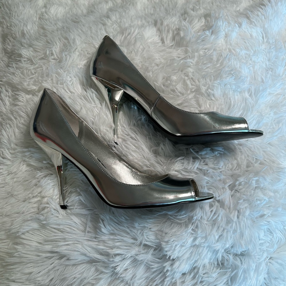 Nine West silver peep toe pumps